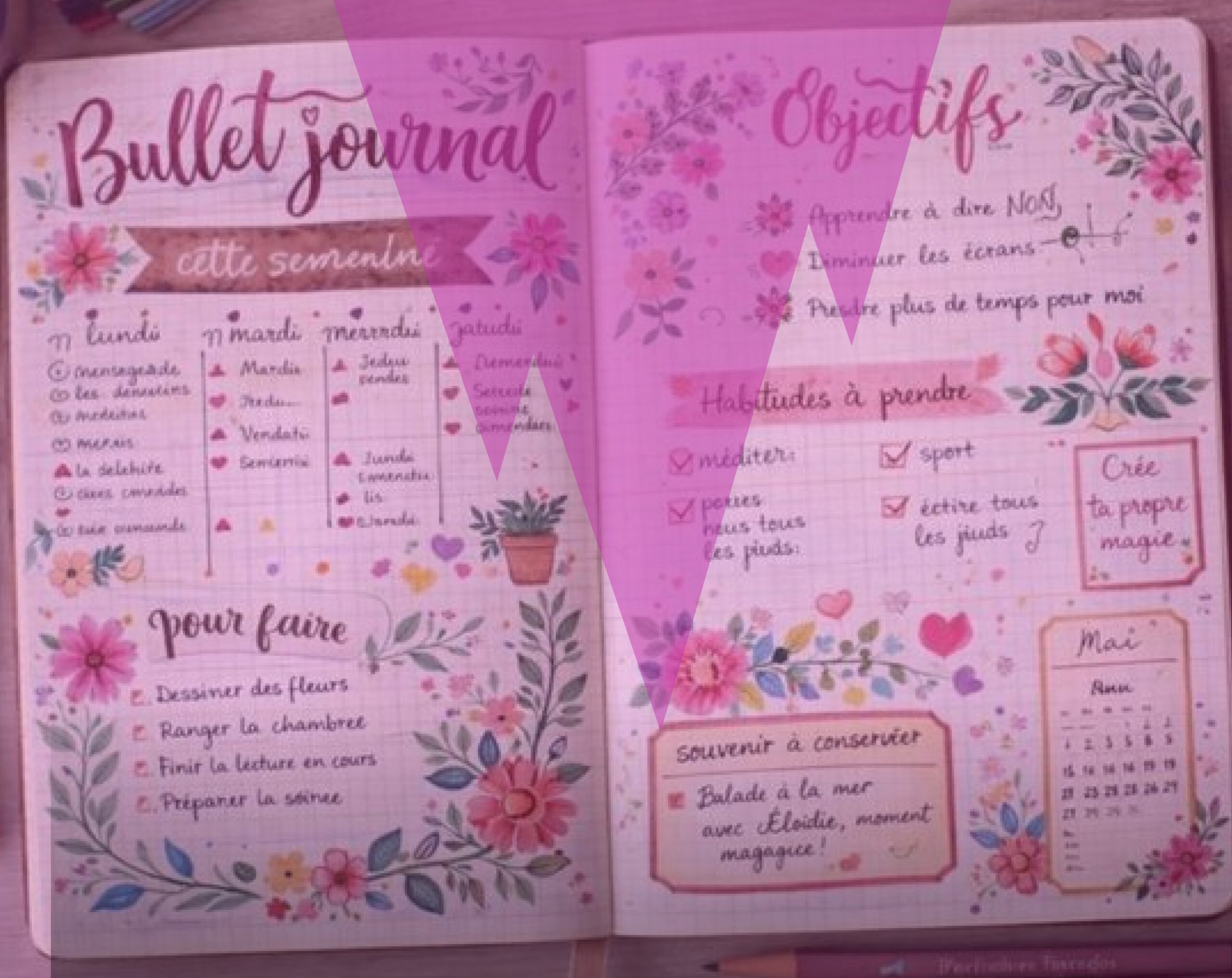 Bullet journal créatif pour réaliser un bilan personnel de fin d’année, avec pages décorées, questions introspectives et objectifs écrits à la main